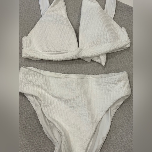 NWOT 🎁 BECCA White Textured Bikini Set - Picture 3 of 9